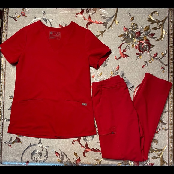 FIGS TRUE RED SCRUB SET- XS